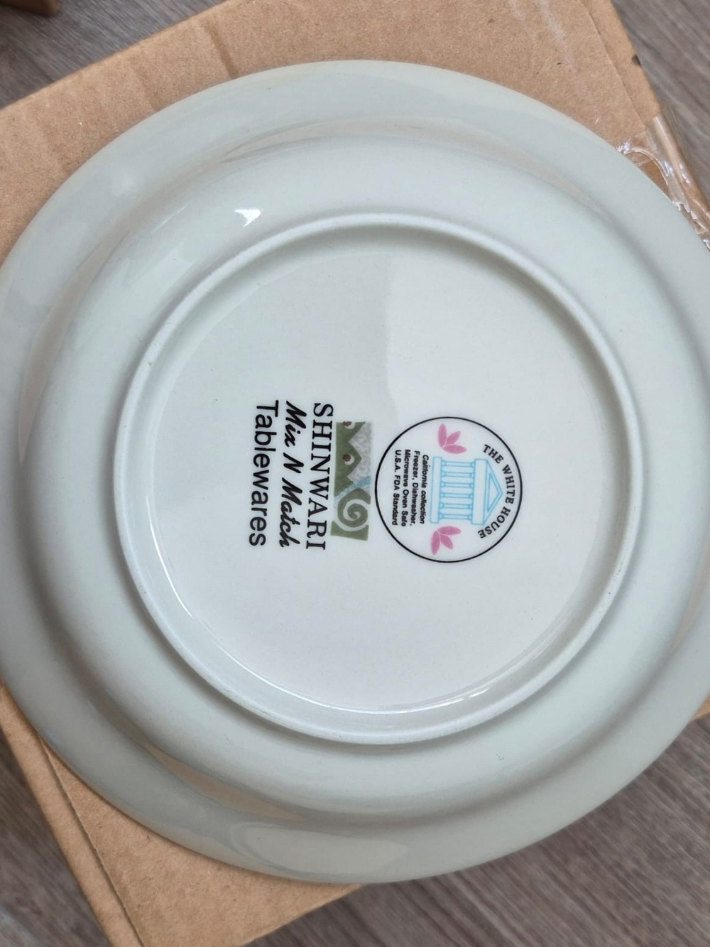 8 Ceramic Dinner Plates